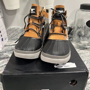 Sorel Out N About IV Classic WP Boots Women's Size 8 NWT